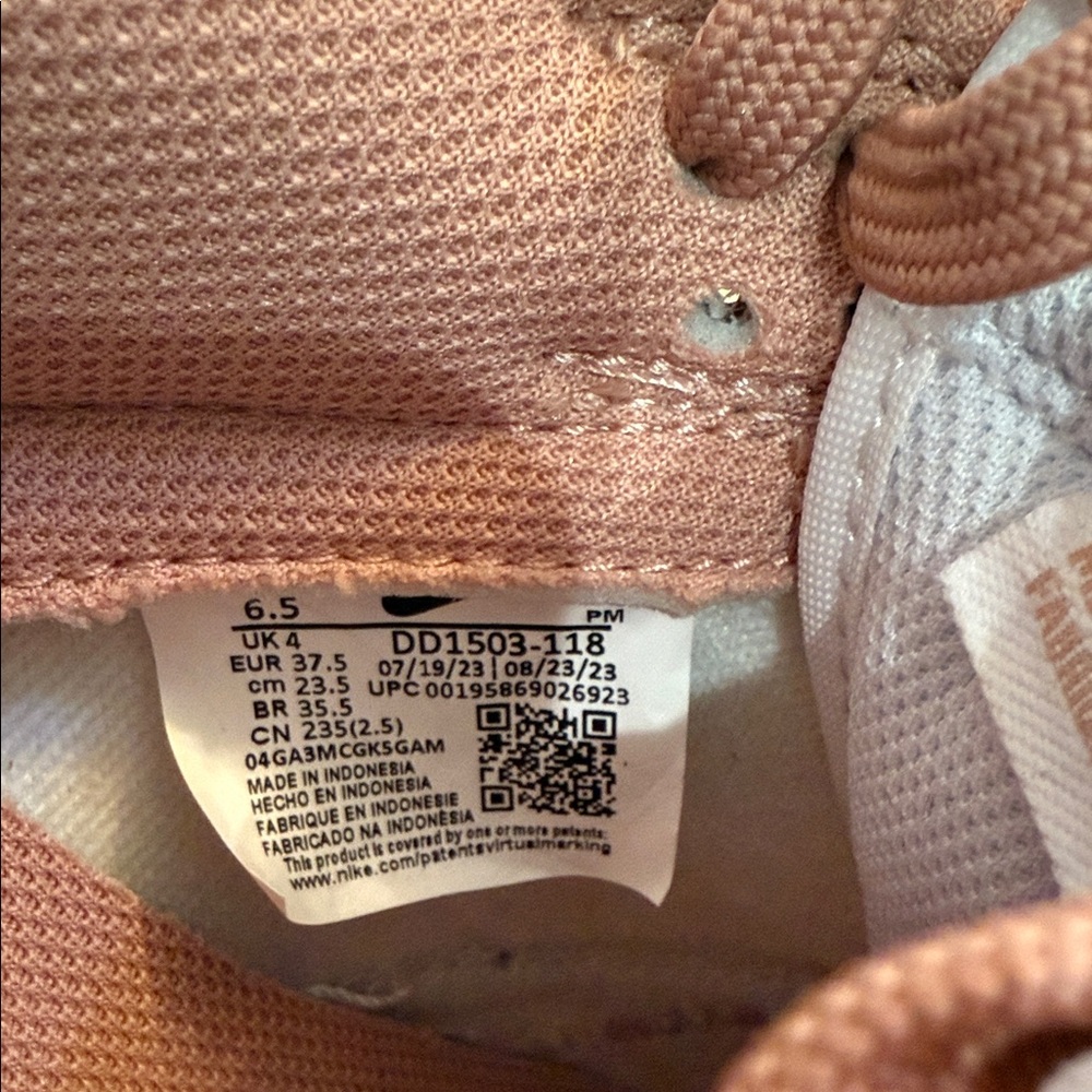 Brand new Nike dunks - Picture 3 of 9